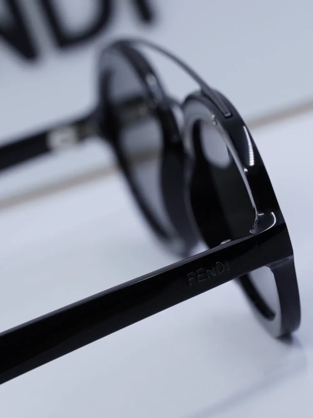 Fendi FE40094I 01A Oval Sunglasses -  Shiny Black / Smoke